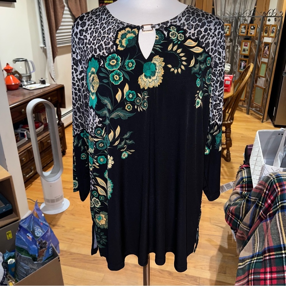 Susan Graver Size XL Printed Liquid Knit Top with Keyhole Trim Animal/Floral